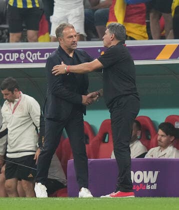 QAT, WM FIFA 2022, Group E, Costa Rica vs Deutschland 01.12.2022, Al Bayt Stadium, Doha, QAT, WM FIFA 2022, Group E, Costa Rica vs Deutschland, im Bild Germany s head coach Hans-Dieter Flick , Costa Rica s Colombian coach Luis Suarez . *** QAT, WM FIFA 2022, Group E, Costa Rica vs Germany 01 12 2022, Al Bayt Stadium, Doha, QAT, WM FIFA 2022, Group E, Costa Rica vs Germany, in picture Germany s head coach Hans Dieter Flick , Costa Rica s Colombian coach Luis Suarez nordphotoxGmbHx xBratic nph00250