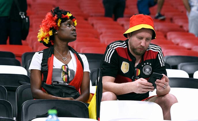 Fussball, Weltmeisterschaft, 2022, Herren, Qatar, Gruppe E, 3. Spieltag, Al Bayt Stadium: Costa Rica - Deutschland 2:4; Deutsche Fans enttäuscht. Enttäuschung, Frust, Aktion. FIFA REGULATIONS PROHIBIT ANY USE OF PHOTOGRAPHS AS IMAGE SEQUENCES AND OR QUASI-VIDEO *** Football, World Cup, 2022, Men, Qatar, Group E, Matchday 3, Al Bayt Stadium Costa Rica Germany 2 4 German fans disappointed disappointment, frustration, action FIFA REGULATES PROHIBIT ANY USE OF PHOTOGRAPHS AS IMAGE SEQUENCES AND OR QUASI VIDEO