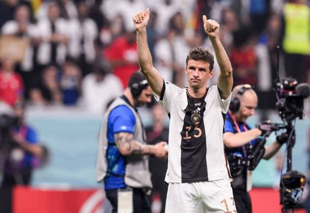 FUSSBALL WM 2022 VORRUNDE GRUPPE E Costa Rica - Deutschland 01.12.2022 War es sein letztes Spiel in der Nationalmannschaft? Thomas Mueller (Deutschland) verabschiedet sich von den Fans.