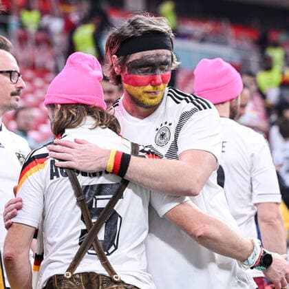 FUSSBALL WM 2022 VORRUNDE GRUPPE E Costa Rica - Deutschland 01.12.2022 Trauer bei den Fans aus Deutschland. *** FOOTBALL WORLD CUP 2022 PRE-ROUND ROUND GROUP E Costa Rica Germany 01 12 2022 Sadness among fans from Germany