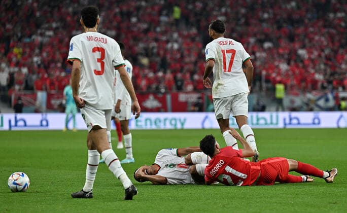 (221201) -- DOHA, Dec. 1, 2022 -- Jonathan Osorio (bottom R) of Canada and Abdelhamid Sabiri of Morocco fall on the ground during their Group F match at the 2022 FIFA World Cup, WM, Weltmeisterschaft, Fussball at Al Thumama Stadium in Doha, Qatar, Dec. 1, 2022. ) (SP)QATAR-DOHA-2022 WORLD CUP-GROUP F-CAN VS MAR XinxYuewei 