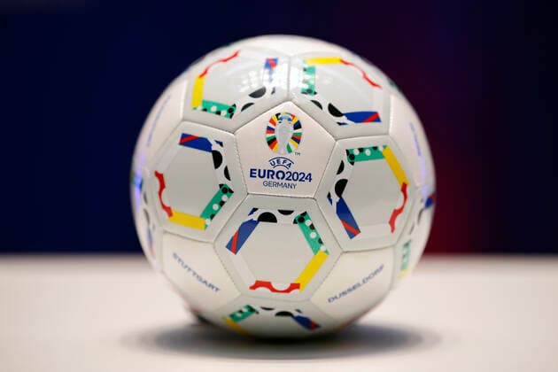 Der offizielle Spielball der kommenden UEFA EURO, EM, Europameisterschaft,Fussball 2024, bei der Vorstellung der Planungen für die Fußball-Europameisterschaft 2024 (UEFA EURO 2024) in Deutschland. Insgesamt fünf Spiele der Fußball-Europameisterschaft sollen in Köln im RheinEnergie-Stadion ausgetragen, darunter vier Vorrundenspiele sowie ein Achtelfinale. Köln, 01.12.2022 NRW Deutschland Copyright: xChristophxHardtx