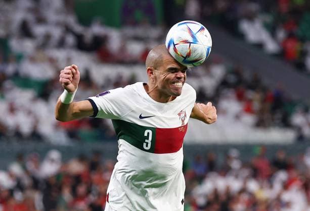 Sport Bilder des Tages Ar Rayyan, Qatar, 2nd December 2022. Pepe of Portugal in action during the FIFA World Cup, WM, Weltmeisterschaft, Fussball 2022 match at Education City Stadium, Ar Rayyan. Picture credit should read: David Klein Sportimage EDITORIAL USE ONLY. No use with unauthorised audio, video, data, fixture lists, club league logos or live services. Online in-match use limited to 120 images, no video emulation. No use in betting, games or single club league player publications. SPI-2078-0045