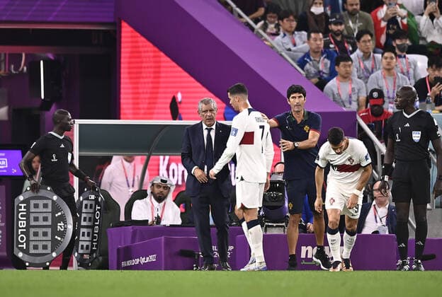 Foto Fabio Ferrari LaPresse 02 Dicembre 2022 Doha, Qatar - - Calcio - Qatar 2022 - Coppa del Mondo Fifa - Corea del Sud vs Potogallo - Gruppo H - Fase a Gironi - Education City Stadium Nella foto: Cristiano Ronaldo sostituito December 02, 2022 Doha, Qatar - sport - Soccer - Qatar 2022- FIFA World Cup, WM, Weltmeisterschaft, Fussball - Corea del Sud vs Potogallo - Group H - group stage - Education City Stadium In the pic: Cristiano Ronaldo  Copyright: xFerrarixFabio LaPressex