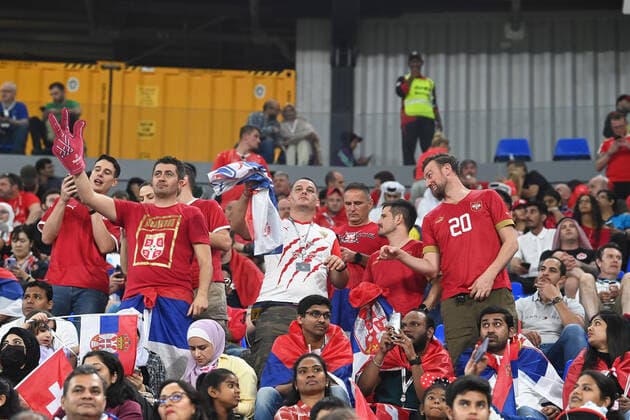 Fussball, Herren, Saison 2022 23, WM in Katar, Gruppe G (3. Spieltag), Serbien - Schweiz im Stadium 974 in Doha, Die Fans von Serbien , 02.12. 2022, *** Football, Men, 2022 23 season, World Cup in Qatar, Group G 3 matchday , Serbia Switzerland at Stadium 974 in Doha, The fans of Serbia , 02 12 2022, Copyright: xMatthiasxKochx