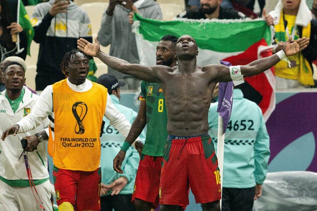 Bilder des Jahres, Sport 12 Dezember Sport Themen der Woche KW48 Sport Bilder des Tages 221202 Vincent Aboubakar of Cameroon celebrates te 1-0 goal during the FIFA World Cup, WM, Weltmeisterschaft, Fussball 2022 football match between Cameroon and Brazil on December 2, 2022 in Doha. Photo: Joel Marklund BILDBYRAN kod JM JM0400 bbeng fotboll football soccer fotball vm fotbolls-vm fotball-vm fotbolls-vm 2022 fifa world cup 2022 kamerun cameroon brasilien brazil jubel *** 221202 Vincent Aboubakar of Cameroon celebrates te 1 0 goal during the FIFA World Cup 2022 football match between Cameroon and Brazil on December 2, 2022 in Doha Photo Joel Marklund BILDBYRAN code JM JM0400 bbeng football football soccer fotball world cup football world cup football world cup 2022 fifa world cup 2022 cameroon cameroon brazil brazil cheers,  Copyright: JOELxMARKLUND BB221202JM172