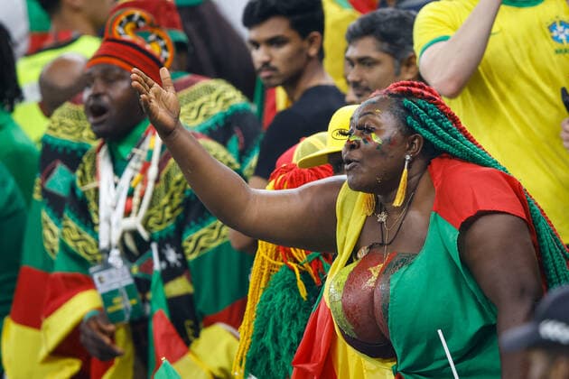 Cameroon vs Brazil LUSAIL, AD - 03.12.2022: CAMEROON VS BRAZIL - Fans celebrate victory during the match between Cameroon and Brazil, valid for the group stage of the World Cup, held at Est?dio Nacional de Lusail in Lusail, Qatar. (Photo: Rodolfo Buhrer La Imagem Fotoarena) x2304199x  RodolfoxBuhrer