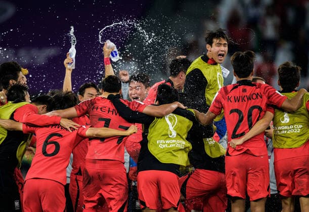 Sport Bilder des Tages 221202 Players of South Korea celebrate after the FIFA World Cup, WM, Weltmeisterschaft, Fussball 2022 football match between South Korea and Portugal on December 2, 2022 in Doha. Photo: Joel Marklund BILDBYRAN kod JM JM0399 bbeng fotboll football soccer fotball vm fotbolls-vm fotball-vm fotbolls-vm 2022 fifa world cup 2022 sydkorea south korea portugal jubel *** 221202 Players of South Korea celebrate after the FIFA World Cup 2022 football match between South Korea and Portugal on December 2, 2022 in Doha Photo Joel Marklund PHOTO AGENCY code JM JM0399 bbeng football football soccer fotball vm fotbols vm fotbols vm fotbols vm 2022 fifa world cup 2022 south korea south korea portugal jubilation,  Copyright: JOELxMARKLUND BB221202JM301