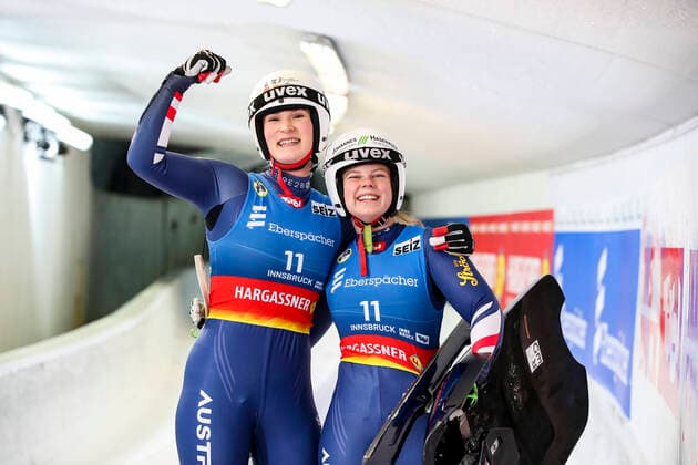 Bilder des Jahres, Sport 12 Dezember Sport Themen der Woche KW48 LUGE - FIL WC Innsbruck INNSBRUCK,AUSTRIA,03.DEC.22 - LUGE - FIL World Cup, artificial track, doubles ladies. Image shows the rejoicing of Selina Egle and Lara Michaela Kipp (AUT).  GEPAxpictures xPatrickxSteiner