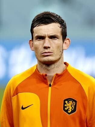 AL-RAYYAN - Marten de Roon of Holland during the FIFA World Cup, WM, Weltmeisterschaft, Fussball Qatar 2022 round of 16 match between the Netherlands and the United States at the Khalifa International stadium on December 3, 2022 in AL-Rayyan, Qatar. ANP MAURICE VAN STONE FIFA World Cup Qatar 2022, Round of 16 2022 xVIxANPxSportx xxANPxIVx