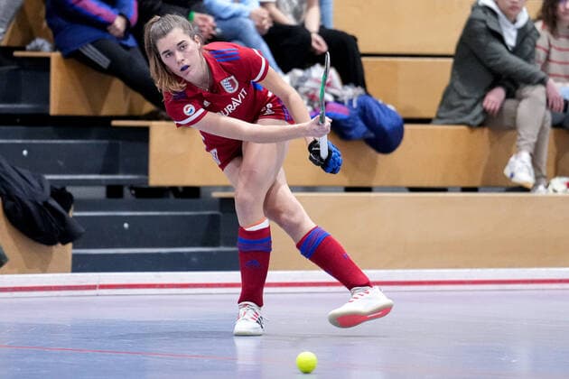 Anna Uhlmann (FHC, 68), am Ball, Freisteller, Ganzkörper, Einzelbild, Einzelfoto, Aktion, Action, 03.12.2022, Mannheim (Deutschland), Hallenhockey, 1. Bundesliga Süd, Damen, Mannheimer HC - Feudenheimer HC