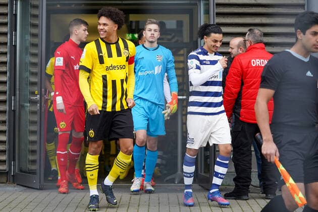 Sonntag, 04.12.2022 Saison 2022 2023 11. Spieltag A-Junioren-Bundesliga, U19-Bundesliga im BVB Fußballpark Hohenbuschei, Dortmund, Germany. BV Borussia Dortmund U19 - MSV Duisburg U19. Pharrell Nnamdi Collins (Borussia Dortmund U19 4)