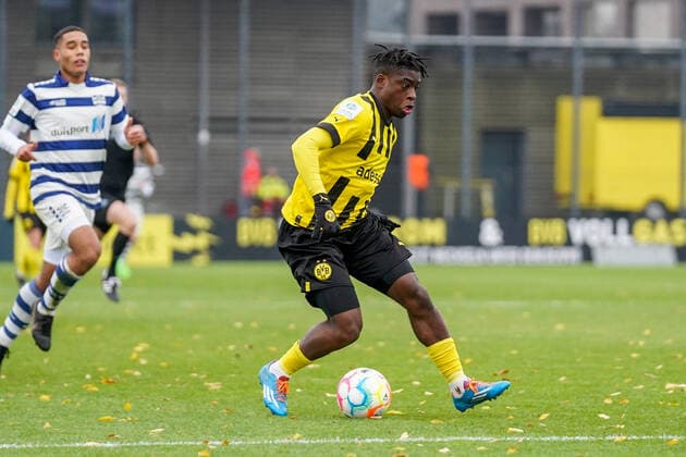 Sonntag, 04.12.2022 Saison 2022 2023 11. Spieltag A-Junioren-Bundesliga, U19-Bundesliga im BVB Fußballpark Hohenbuschei, Dortmund, Germany. BV Borussia Dortmund U19 - MSV Duisburg U19. Samuel Bamba (Borussia Dortmund U19 10)