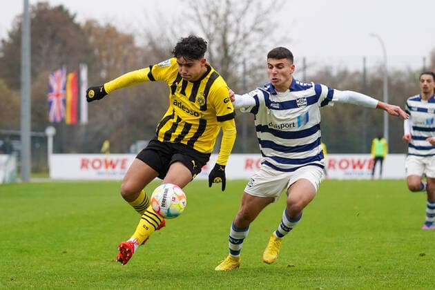 Sonntag, 04.12.2022 Saison 2022 2023 11. Spieltag A-Junioren-Bundesliga, U19-Bundesliga im BVB Fußballpark Hohenbuschei, Dortmund, Germany. BV Borussia Dortmund U19 - MSV Duisburg U19. Vincenzo Onofrietti
