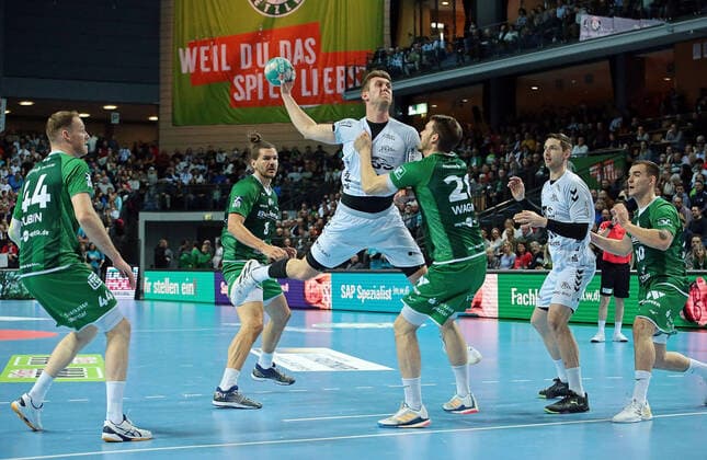 Sport Themen der Woche KW48 04.12.2022, xovx, Handball Liqui Moly Handball Bundesliga, HSG Wetzlar - THW Kiel v.l. Lenny Rubin (HSG Wetzlar), Erik Schmidt (HSG Wetzlar), Nikola Bilyk (THW Kiel), Hendrik Wagner (HSG Wetzlar), Hendrik Pekeler (THW Kiel), Jovica Nikolic (HSG Wetzlar) Wetzlar Buderus Arena Hessen Deutschland (DE) *** 04 12 2022, xovx, handball Liqui Moly Handball Bundesliga, HSG Wetzlar THW Kiel v l Lenny Rubin HSG Wetzlar , Erik Schmidt HSG Wetzlar , Nikola Bilyk THW Kiel , Hendrik Wagner HSG Wetzlar , Hendrik Pekeler THW Kiel , Jovica Nikolic HSG Wetzlar Wetzlar Buderus Arena Hesse Germany DE