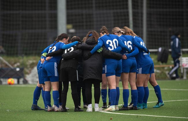 Fussball, Frauen, Saison 2022 2023, Regionalliga Nordost (12. Spieltag), SV Blau-Weiss Hohen Neuendorf - 1. FC Union Berlin, Hohen Neuendorf vor dem Spiel, 04.12. 2022, Copyright: xSebastianxRäppold MatthiasxKochx