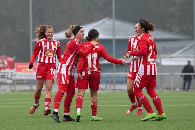 Fussball, Frauen, Saison 2022 2023, Regionalliga Nordost (12. Spieltag), SV Blau-Weiss Hohen Neuendorf - 1. FC Union Berlin, v. l. Ginger Schulz (1. FC Union Berlin), Luca Marie Scheel (1. FC Union Berlin), Nour Youssef (1. FC Union Berlin), Pauline Gericke (1. FC Union Berlin), Luise Wildner (1. FC Union Berlin), Jubel nach Tor zum 0:2, 04.12. 2022, Copyright: xSebastianxRäppold MatthiasxKochx