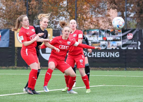 04.12.2022 - Fussball - Saison 2022 2023 - 2. Frauen - Fussball - 2. Bundesliga - 10. Spieltag - 1. FC Nürnberg FCN ( Club ) - FC Ingolstadt 04 FCI - DaMa - Tor Treffer Torschuß zum 1:0 - Torschütze Kerstin Bogenschütz Bogenschuetz (8, 1. FC Nürnberg FCN ) gg Alina Mailbeck (8, FC Ingolstadt 04 FCI )