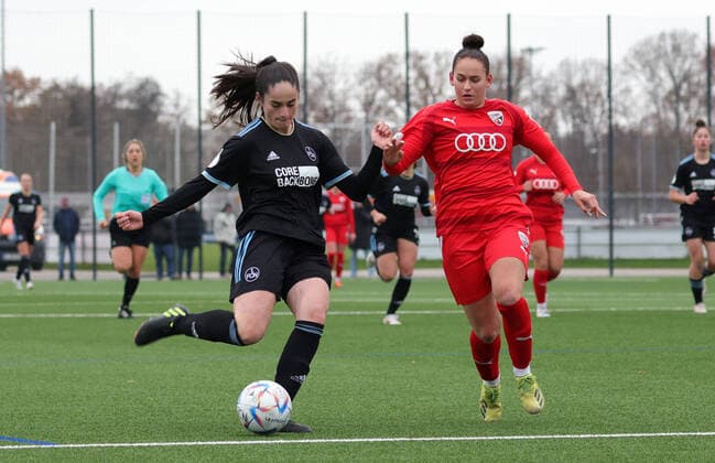 04.12.2022 - Fussball - Saison 2022 2023 - 2. Frauen - Fussball - 2. Bundesliga - 10. Spieltag - 1. FC Nürnberg FCN ( Club ) - FC Ingolstadt 04 FCI - DaMa - Sophie Fournier (11, 1. FC Nürnberg FCN ) mit Torschuss gg Michelle Meyer (17, FC Ingolstadt 04 FCI )