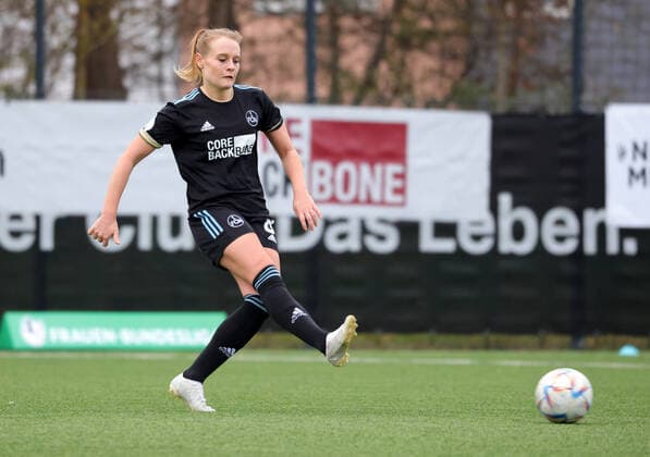 04.12.2022 - Fussball - Saison 2022 2023 - 2. Frauen - Fussball - 2. Bundesliga - 10. Spieltag - 1. FC Nürnberg FCN ( Club ) - FC Ingolstadt 04 FCI - DaMa - Kerstin Bogenschütz Bogenschuetz (8, 1. FC Nürnberg FCN )