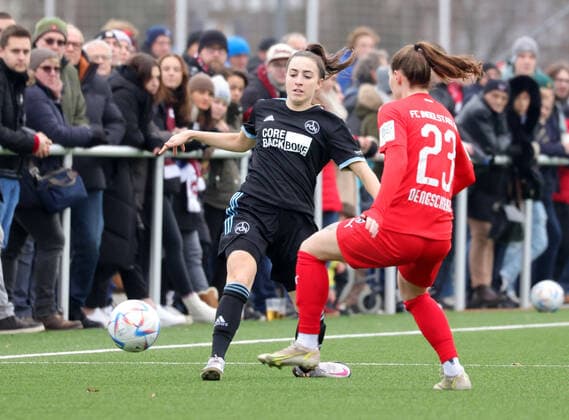 04.12.2022 - Fussball - Saison 2022 2023 - 2. Frauen - Fussball - 2. Bundesliga - 10. Spieltag - 1. FC Nürnberg FCN ( Club ) - FC Ingolstadt 04 FCI - DaMa - Rebekka Salfelder (15, 1. FC Nürnberg FCN ) Yvonne Dengscherz (23, FC Ingolstadt 04 FCI )