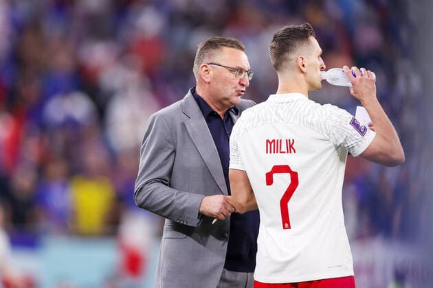 04.12.2022 DOHA, KATAR (DOHA, QATAR) MISTRZOSTWA SWIATA W PILCE NOZNEJ KATAR 2022 ( FIFA World Cup, WM, Weltmeisterschaft, Fussball QATAR 2022) PILKA NOZNA (FOOTBALL) MECZ 1 8 FINALU FRANCJA - POLSKA ( GAME FRANCE - POLAND ) NZ CZESLAW MICHNIEWICZ - TRENER, HEAD COACH, SELEKCJONER REPREZENTACJI POLSKI, ARKADIUSZ MILIK FOTO LUKASZ GROCHALA CYFRASPORT NEWSPIX.PL --- Newspix.pl POLAND OUT!  20221204CSLG0194
