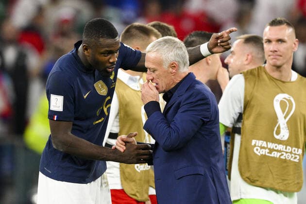 THURAM Marcus (FRA) en pleine discussion avec Didier Deschamps entraineur Selectionneur France en fin de match FOOTBALL : France vs Pologne - 1 8e finale- coupe du Monde Qatar 2022 - 04 12 2022 JBAutissier Panoramic 