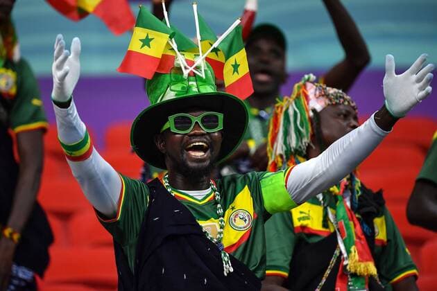 RECORD DATE NOT STATED FIFA World Cup, WM, Weltmeisterschaft, Fussball Qatar 2022 England vs Senegal OF Fans o Aficion during the game England vs Senegal, corresponding to the round of 16 of the FIFA World Cup Qatar 2022, at Al Bayt Stadium, Al Khor, Doha, on December 04, 2022. <br><br> Fans o Aficion durante el partido Inglaterra vs Senegal, correspondiente a los octavos de final de la Copa Mundial de la FIFA Catar 2022, en el Estadio Al Bayt, Al Khor, Doha, el 04 de Diciembre de 2022 AL KHOR DOHA QATAR  Copyright: xIsaacxOrtizx 20221204_3731