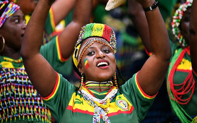 Fussball, Weltmeisterschaft, 2022, Herren, Qatar, 4. Achtelfinale, Al Bayt Stadium: England - Senegal 3:0; Fans Senegal. Fan, Fans, Fankultur, Begeisterung. FIFA REGULATIONS PROHIBIT ANY USE OF PHOTOGRAPHS AS IMAGE SEQUENCES AND OR QUASI-VIDEO *** Football, World Cup, 2022, Men, Qatar, 4 Round of 16, Al Bayt Stadium England Senegal 3 0 Fans Senegal Fan, Fans, Fan Culture, Enthusiasm FIFA REGULATES PROHIBIT ANY USE OF PHOTOGRAPHS AS IMAGE SEQUENCES AND OR QUASI VIDEO