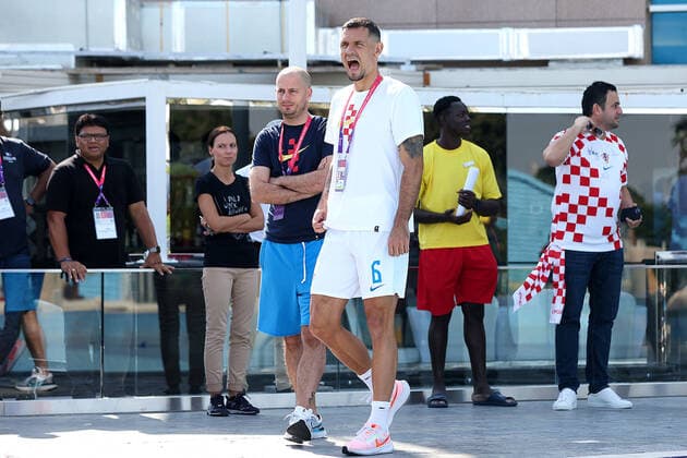 Croatian players greet the fans Croatian national team, Nationalteam member Dejan Lovren came in front of the Hilton Hotel to greet the fans in Doha, Qatar in December 5, 2022. GoranxStanzl PIXSELL