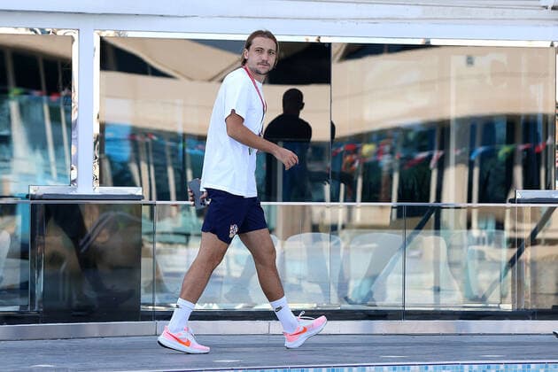 Croatian players greet the fans Croatian national team, Nationalteam member Lovro Majer came in front of the Hilton Hotel to greet the fans in Doha, Qatar in December 5, 2022. GoranxStanzl PIXSELL