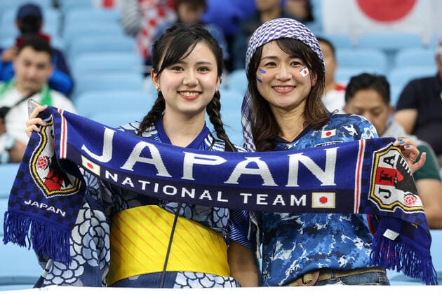 FIFA World Cup, WM, Weltmeisterschaft, Fussball Qatar 2022: Japan v Croatia: Round of 16 Fans pose for a photo prior the FIFA World Cup Qatar 2022 Round of 16 match between Japan and Croatia at Al Janoub Stadium on December 5, 2022 in Al Wakrah, Qatar. IgorxKralj PIXSELL