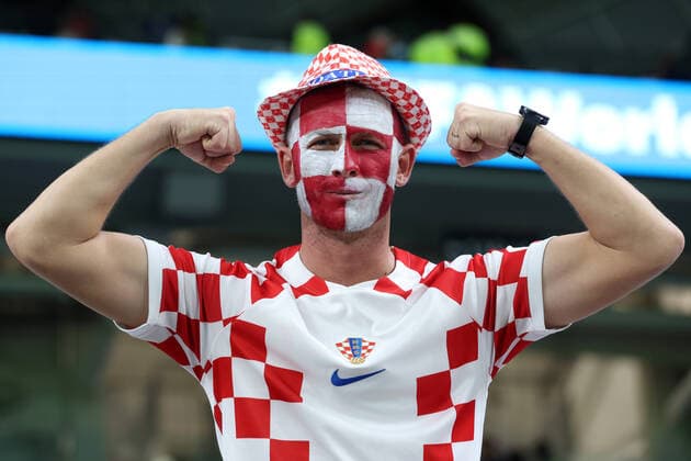 FIFA World Cup, WM, Weltmeisterschaft, Fussball Qatar 2022: Japan v Croatia: Round of 16 Fans pose for a photo prior the FIFA World Cup Qatar 2022 Round of 16 match between Japan and Croatia at Al Janoub Stadium on December 5, 2022 in Al Wakrah, Qatar. IgorxKralj PIXSELL