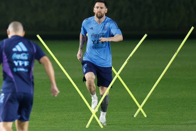 Sport Themen der Woche KW49 Argentina s striker Lionel Messi participates in his national team, Nationalteam s training session in Doha, Qatar, 05 December 2022. Argentina is to face Netherlands on 09 December in their round-of-8 FIFA World Cup, WM, Weltmeisterschaft, Fussball Qatar 2022. Argentina s training session !ACHTUNG: NUR REDAKTIONELLE NUTZUNG!  Copyright: xJUANxIGNACIOxRONCORONIx EVE1798 20221205-1dd06219d993666205f9fd0c2e9f8038b9939375