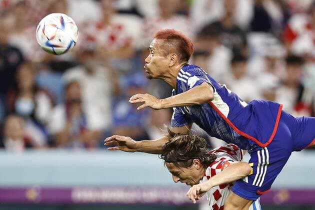 AL WAKRAH - (LR) Luka Modric of Croatia, Yuto Nagatomo of Japan during the FIFA World Cup, WM, Weltmeisterschaft, Fussball Qatar 2022 round of 16 match between Japan and Croatia at Al Janoub Stadium on December 5, 2022 in Al Wakrah, Qatar. AP Dutch Height MAURICE OF STONE FIFA World Cup Qatar 2022 2022 xVIxANPxSportx xMauricexvanxSteenxWKxIVx *** AL WAKRAH LR Luka Modric of Croatia, Yuto Nagatomo of Japan during the FIFA World Cup Qatar 2022 round of 16 match between Japan and Croatia at Al Janoub Stadium on December 5, 2022 in Al Wakrah, Qatar AP Dutch Height MAURICE OF STONE FIFA World Cup Qatar 2022 2022 xVIxANPxSportx xMauricexvanxSteenxWKxIVx 458921276 originalFilename: 458921276.jpg