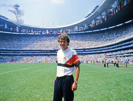 03.06.86 DFB Quartier Galindo Mexiko, Galindo, 03.06.1986, Fussball, FIFA WM 1986 in Mexiko, DFB Quartier in Galindo: Karl Allgöwer im Azteken Stadion Mexiko City. *** 03 06 86 DFB quarters Galindo Mexico, Galindo, 03 06 1986, Football, FIFA World Cup 1986 in Mexico, DFB quarters in Galindo Karl Allgöwer in Azteca Stadium Mexico City