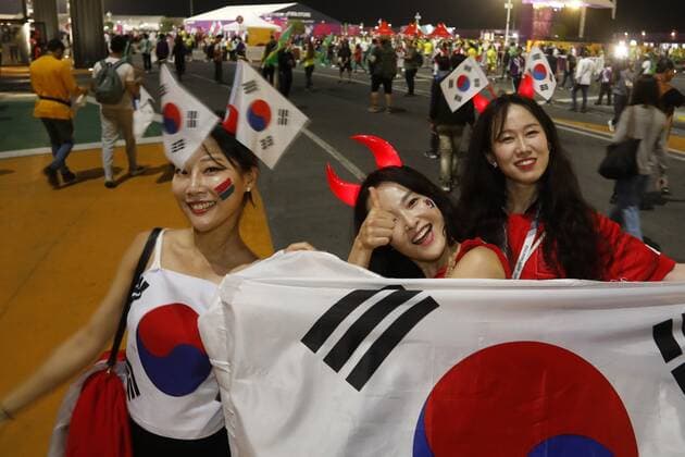 RECORD DATE NOT STATED FIFA World Cup, WM, Weltmeisterschaft, Fussball Qatar 2022 Brazil vs Korea Republic OF Fans o Aficion during the game Brazil vs Korea Republic, corresponding to the round of 16 of the FIFA World Cup Qatar 2022, at 974 Stadium, Ras Abu Aboud, Doha, on December 05, 2022. <br><br> Fans o Aficion durante el partido Brasil vs Republica de Corea, correspondiente a los octavos de final de la Copa Mundial de la FIFA Catar 2022, en el Estadio 974 Stadium, Ras Abu Aboud, Doha, el 05 de Diciembre de 2022 RAS ABU ABOUD DOHA QATAR  Copyright: xAndresxPinax 20221205_4509