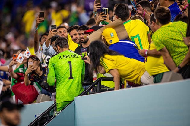 05.12.2022 KATAR, STADIUM 974, PILKA NOZNA MISTRZOSTWA SWIATA W PILCE NOZNEJ KATAR 2022 ( FIFA World Cup, WM, Weltmeisterschaft, Fussball QATAR 2022 ) ROUND OF SIXTEEN 1 8 FINALU 1 8 FINAL MECZ BRAZYLIA - KOREA POLUDNIOWA GAME BRAZIL - SOUTH KOREA NZ ALISSON FANI FANS RADOSC ZWYCIESTWO EMOCJE WYGRANA FOTO LUKASZ SKWIOT CYFRASPORT NEWSPIX.PL --- Newspix.pl POLAND OUT!  20221205CSLS132