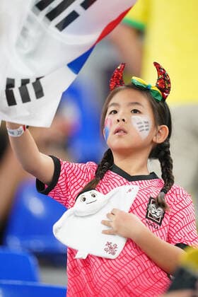 DOHA, QATAR - DECEMBER 5: Supporter of South Korea pose for a photo prior to the FIFA World Cup, WM, Weltmeisterschaft, Fussball Qatar 2022 Round of 16 match between Brazil and South Korea at Stadium 974 on December 5, 2022 in Doha, Qatar. (Photo by Florencia Tan Jun PxImages Icon Sportswire) SOCCER: DEC 05 FIFA World Cup - South Korea v Brazil Icon2212051222