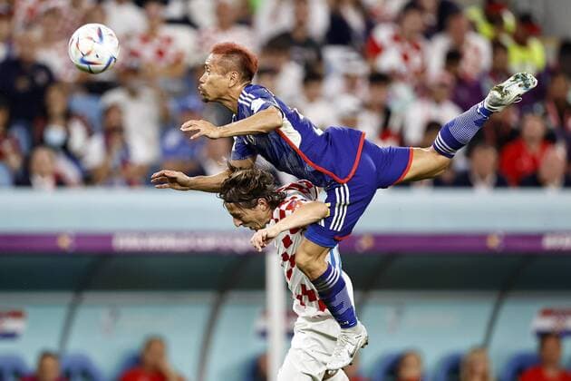 Sport Themen der Woche KW49 AL WAKRAH - (LR) Luka Modric of Croatia, Yuto Nagatomo of Japan during the FIFA World Cup, WM, Weltmeisterschaft, Fussball Qatar 2022 round of 16 match between Japan and Croatia at Al Janoub Stadium on December 5, 2022 in Al Wakrah, Qatar. AP Dutch Height MAURICE OF STONE FIFA World Cup Qatar 2022 2022 xVIxANPxSportx xMauricexvanxSteenxWKxIVx *** AL WAKRAH LR Luka Modric of Croatia, Yuto Nagatomo of Japan during the FIFA World Cup Qatar 2022 round of 16 match between Japan and Croatia at Al Janoub Stadium on December 5, 2022 in Al Wakrah, Qatar AP Dutch Height MAURICE OF STONE FIFA World Cup Qatar 2022 2022 xVIxANPxSportx xMauricexvanxSteenxWKxIVx 458964808 originalFilename: 458964808.jpg