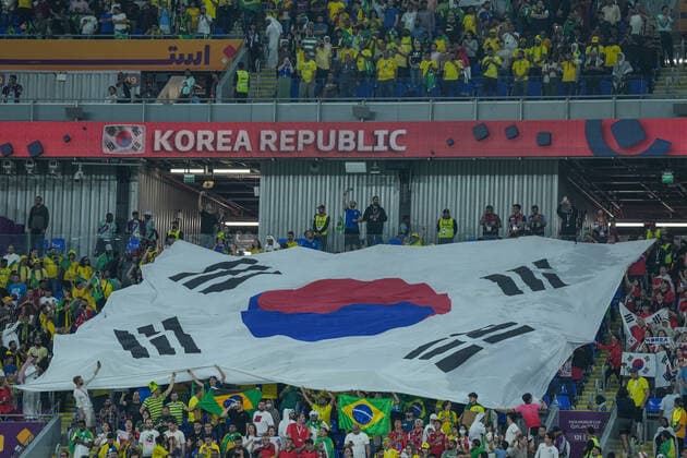 Brazil v South Korea: Round of 16 - FIFA World Cup, WM, Weltmeisterschaft, Fussball Qatar 2022 Fans of team Korea Republic before the FIFA World Cup Qatar 2022 Round of 16 match between Brazil and Korea Republic at Stadium 974 on December 5, 2022 in Doha, Qatar. Doha Qatar  Copyright: xAymanxArefx originalFilename:aref-notitle221205_npkrY.jpg