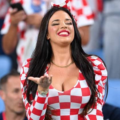 FUSSBALL WM 2022 Achtelfinale Japan - Kroatien 05.12.2022 Miss Kroatien Ivana Knoell vor dem Spiel.