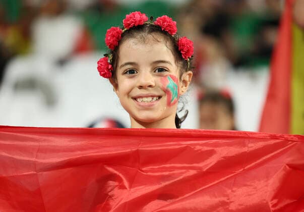(221206) -- AL RAYYAN, Dec. 6, 2022 -- A fan is seen prior to the Round of 16 match between Morocco and Spain at the 2022 FIFA World Cup, WM, Weltmeisterschaft, Fussball at Education City Stadium in Al Rayyan, Qatar, Dec. 6, 2022. ) (SP)QATAR-AL RAYYAN-2022 WORLD CUP-ROUND OF 16-MAR VS ESP LanxHongguang 
