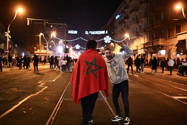 Photo Marco ALpozzi - LaPresse 06-12-2022 Turin Morocco fans watch the match at the Yalla Aurora Center in Turin In the photo fans  Copyright: xMarcoxALpozzix-xLaPressex