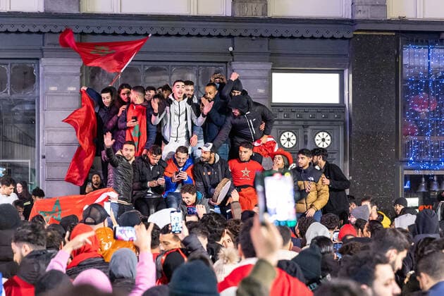 Moroccan fans celebrate in the center of Brussels, during celebrations after a soccer game between the 1 8 final game between Morocco and Spain, at the FIFA 2022 World Cup, on Tuesday 06 December 2022. JAMESxARTHURxGEKIERE  x55356218x