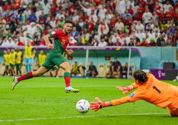 Sport Bilder des Tages Portugal v Switzerland 2022 FIFA World Cup, WM, Weltmeisterschaft, Fussball 06 12 2022. Round of 16 Goncalo Ramos (26) of Portugal shoots towards the goal during the 2022 FIFA World Cup Round of 16 match between Portugal and Switzerland at Lusail Iconic Stadium, Doha, Qatar on 6 December 2022. Editorial use only , Copyright: xNigelxKeenex PSI-16507-0033