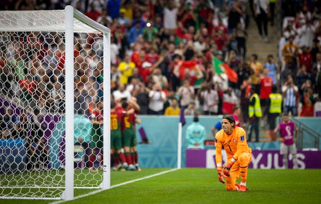 Sport Bilder des Tages Doha, Qatar. 6th Dec, 2022. Torwart Yann Sommer (Schweiz) Portugal - Switzerland Portugal - Schweiz World Cup 2022 in Qatar 06.12.2022 Credit: Moritz Müller *** Doha, Qatar 6th Dec, 2022 Goalkeeper Yann Sommer Switzerland Portugal Switzerland World Cup 2022 in Qatar 06 12 2022 Credit Moritz Müller