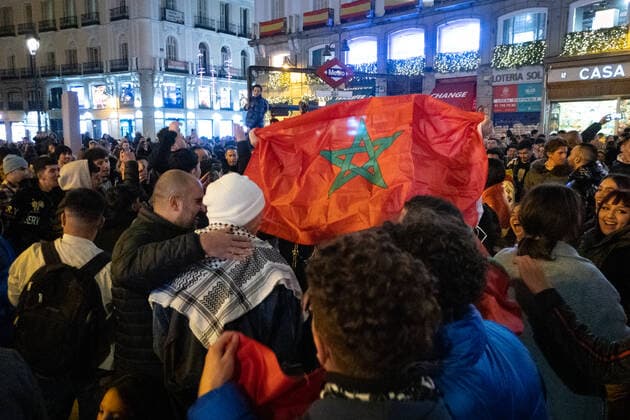 Moroccan fans celebrate in Madrid the victory at the Qatar 2022 Football World Cup December 6, 2022 - Madrid, Spain: Moroccan fans with Moroccan flags celebrate in Madrid, Spain after their national team, Nationalteam beat Spain on penalties at the Qatar 2022 Football World Cup Madrid Madrid Spain Copyright: AlvaroxLaguna