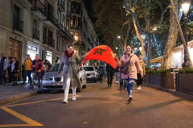 December 6, 2022, Barcelona, Spain: 2 women show the Moroccan flag to celebrate victory at the World Cup in Qatar Las Ramblas, the heart of Barcelona, was tinged with red and green on Tuesday 6 December after Morocco s penalty shootout victory that knocked Spain out of the Qatar World Cup. Barcelona Spain - ZUMAs197 0196182362st Copyright: xXimenaxBorrazasx