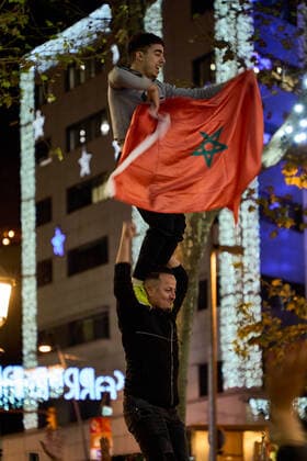December 6, 2022, Barcelona, Catalonia, Spain: the large Moroccan population residing in Catalonia, goes out to celebrate the classification and defeat against Spain in the streets of the center of Barcelona Barcelona Spain - ZUMAr179 0196192439st Copyright: xEricxRenomx
